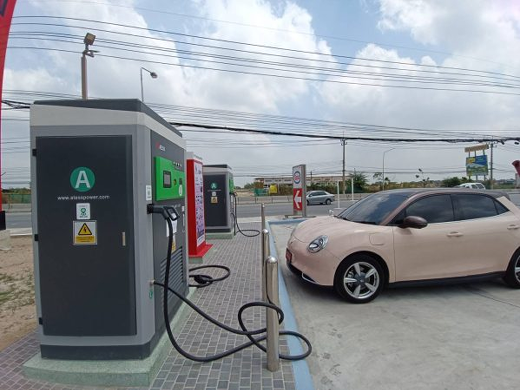 img-ev-station-2